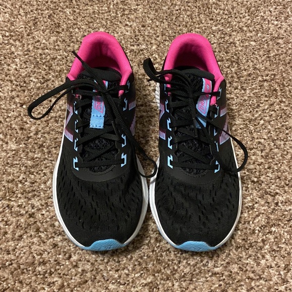 New Balance shoes - Picture 2 of 6